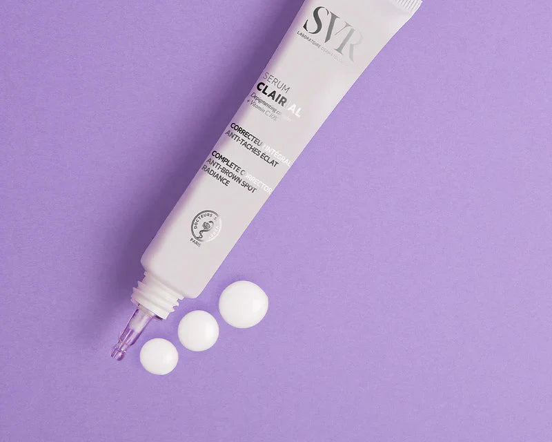 Texture légère du sérum SVR Clairial – soin dépigmentant à usage quotidien pour éclaircir les taches et raviver l’éclat du teint