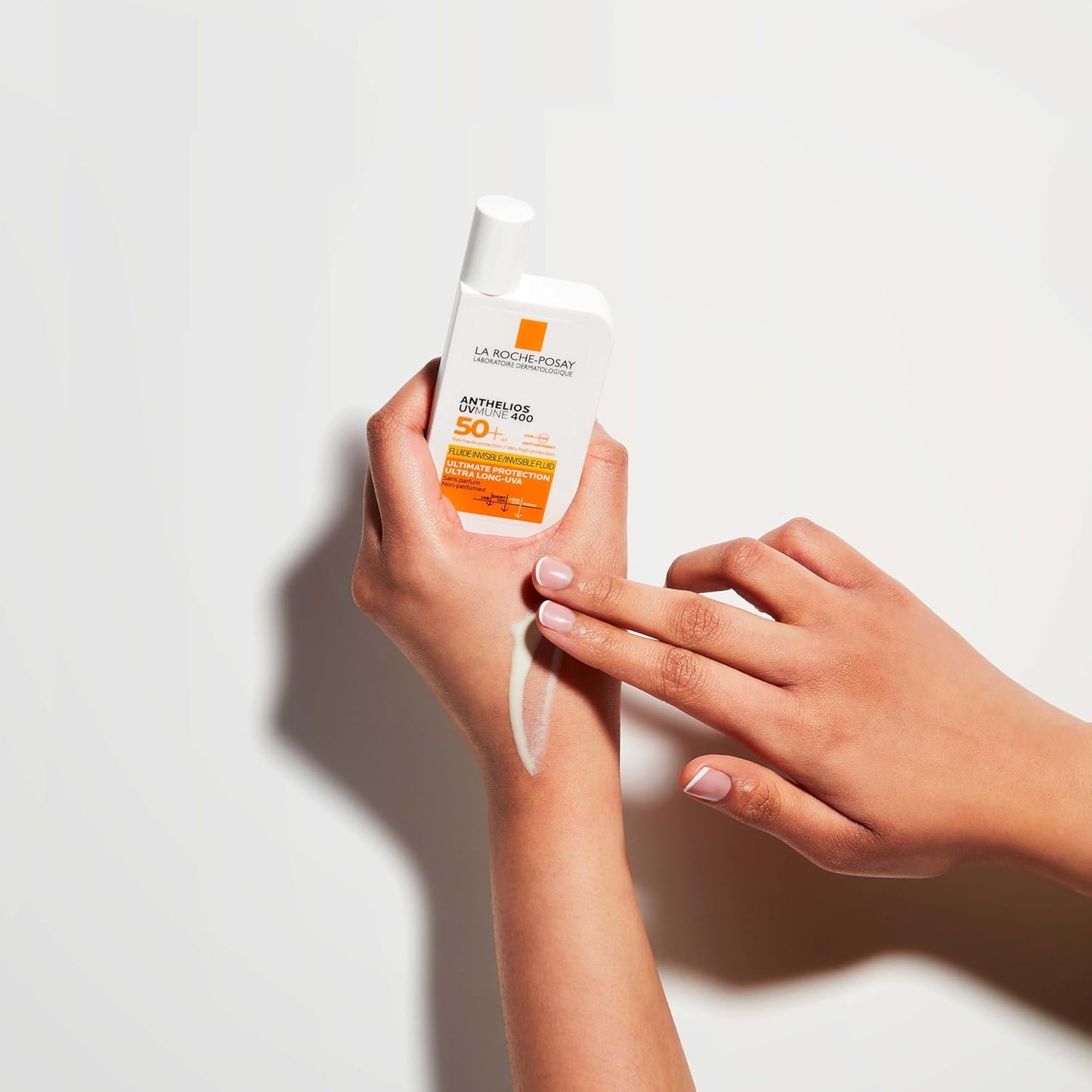 La Roche-Posay Anthelios UVMUNE 400 Invisible Fluid SPF50+ – Fluide solaire ultra-léger à très haute protection, résistant à l’eau, idéal pour peaux sensibles